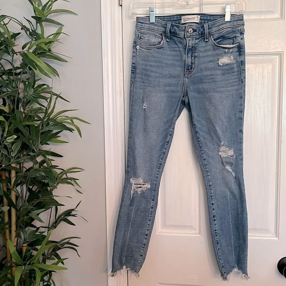 Abercrombie & Fitch distress ankle jeans 26 EUC - Picture 1 of 10